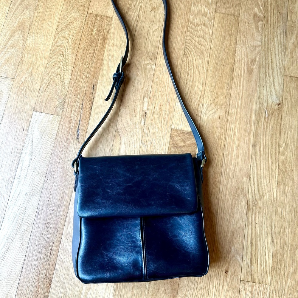 Vintage Liz Claiborne Black Leather crossbody Bag